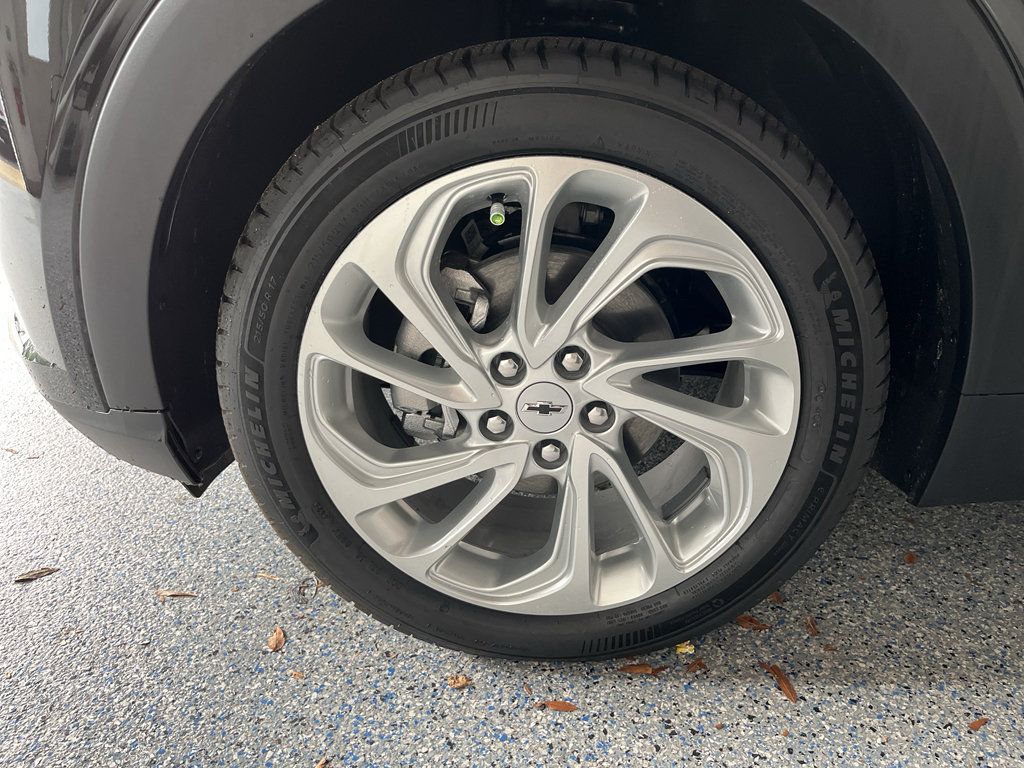 New 2027 Chevrolet Bolt LT w/ Comfort Package FWD image 31