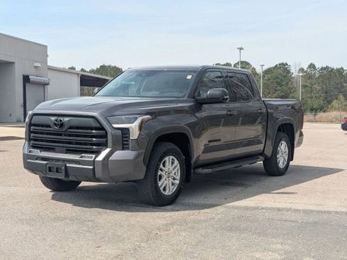 Used 2023 Toyota Tundra SR5 w/ SR5 Premium Package AWD/4WD image 7