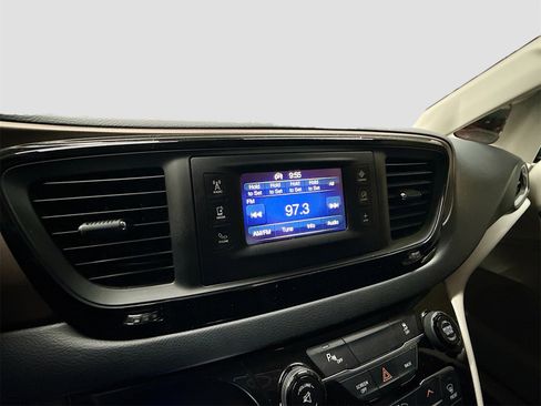 Used 2017 Chrysler Pacifica LX w/ Tire & Wheel Group image 14