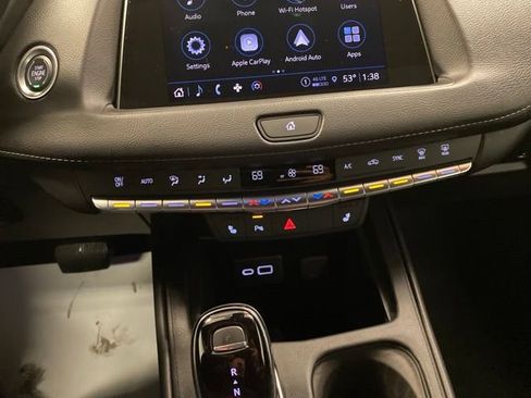 Used 2022 Cadillac XT4 Luxury w/ Cold Weather Package AWD/4WD image 12