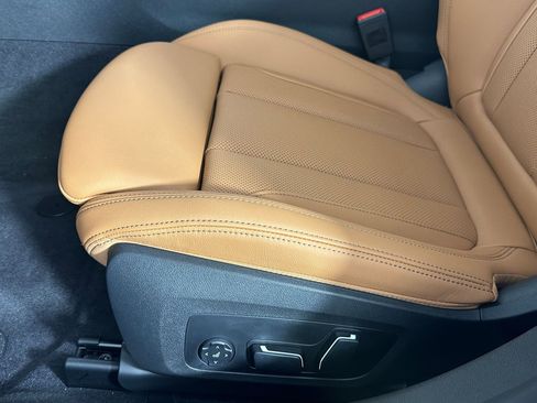 Used 2026 BMW 330i Sedan w/ M Sport Package RWD image 11