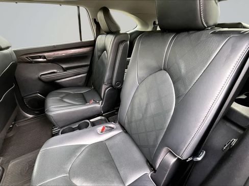 Used 2020 Toyota Highlander Platinum AWD/4WD image 13