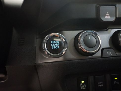 Used 2019 Toyota Tacoma TRD Pro AWD/4WD image 31