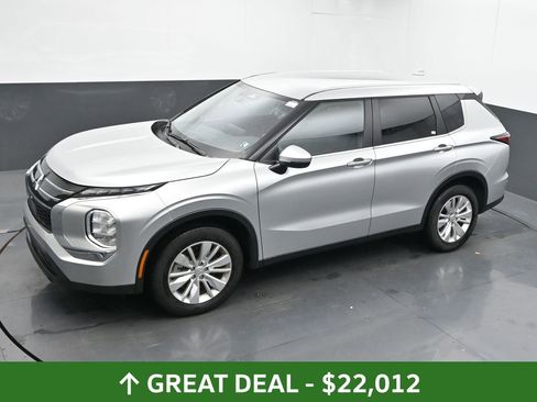 Used 2025 Mitsubishi Outlander ES image 39