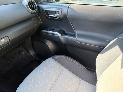 Used 2021 Toyota Tacoma TRD Sport RWD image 34