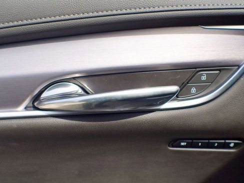 Used 2025 Cadillac XT6 Luxury image 37