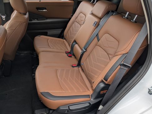 Used 2025 Nissan Pathfinder Platinum w/ Cargo Package FWD image 18