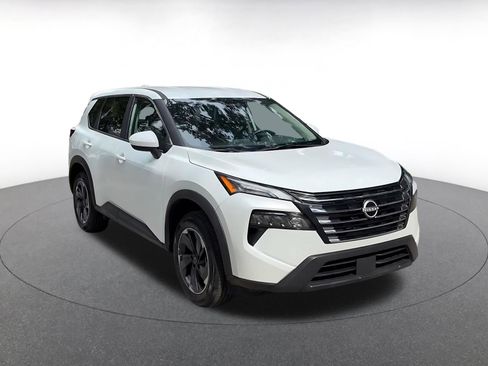 Used 2025 Nissan Rogue SV FWD image 3