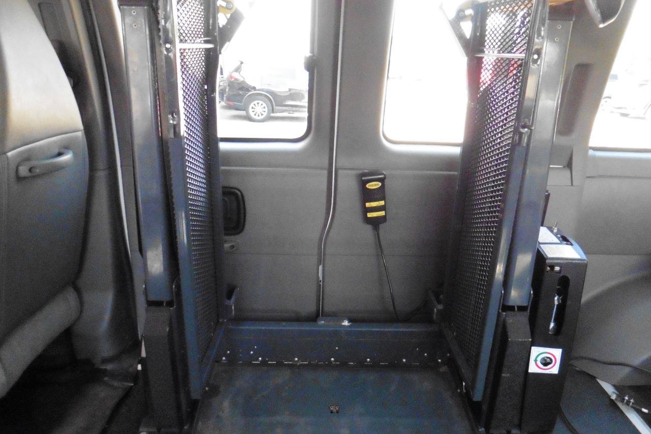 Used 2017 Chevrolet Express 2500 LT w/ LT Preferred Equipment Group RWD image 28
