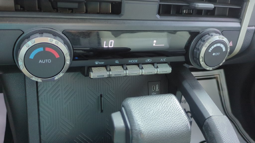 Used 2025 Toyota Tacoma TRD Off-Road AWD/4WD image 18