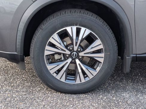 Used 2022 Nissan Rogue SV FWD image 13