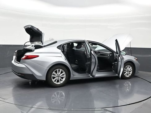 Used 2025 Toyota Camry LE w/ Convenience Package FWD image 31