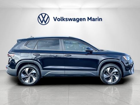 New 2026 Volkswagen Taos SE image 6