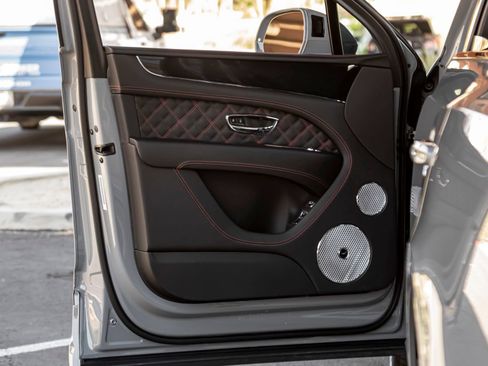 Certified 2022 Bentley Bentayga AWD/4WD image 16