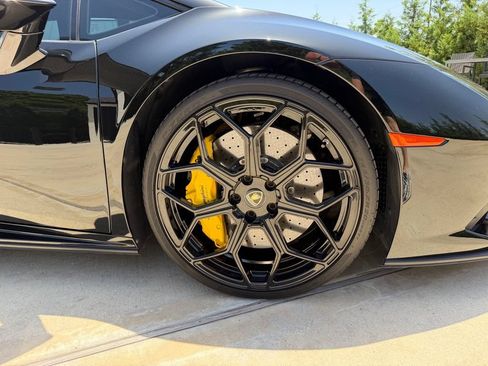 Used 2021 Lamborghini Huracan EVO RWD image 20