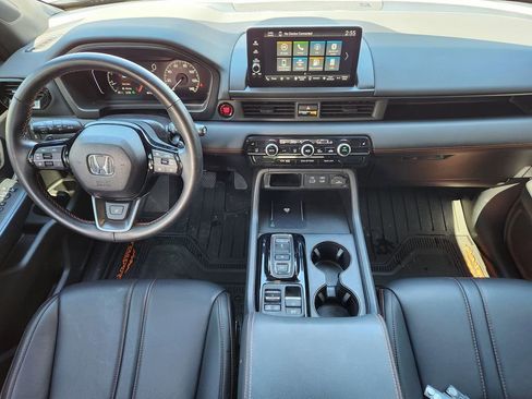 Used 2025 Honda Pilot TrailSport image 15