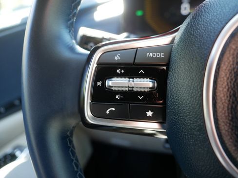 Certified 2025 Kia Carnival EX FWD image 28