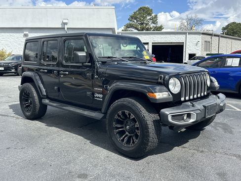 Used 2018 Jeep Wrangler Unlimited Sahara image 2