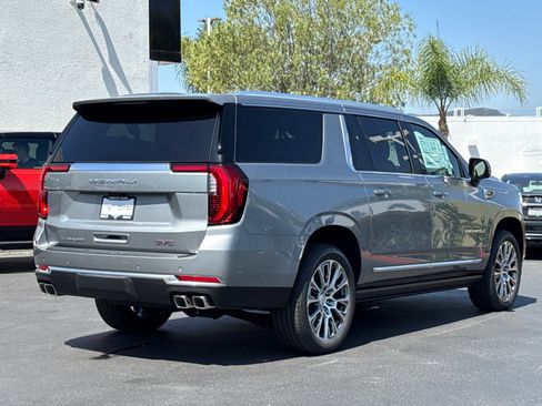 New 2026 GMC Yukon XL Denali w/ Denali Reserve Package AWD/4WD image 16