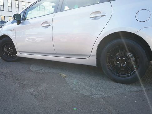 Used 2015 Toyota Prius Two FWD image 5