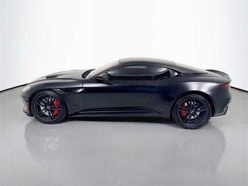 Used 2023 Aston Martin DBS Coupe image 4