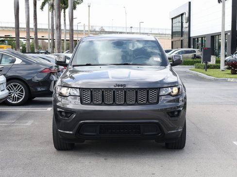 Used 2021 Jeep Grand Cherokee Laredo X image 3