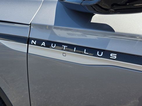 Used 2024 Lincoln Nautilus Premier AWD/4WD image 36