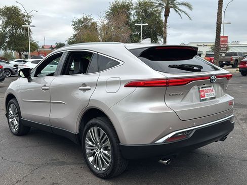 Used 2021 Toyota Venza XLE w/ Softex Package image 5