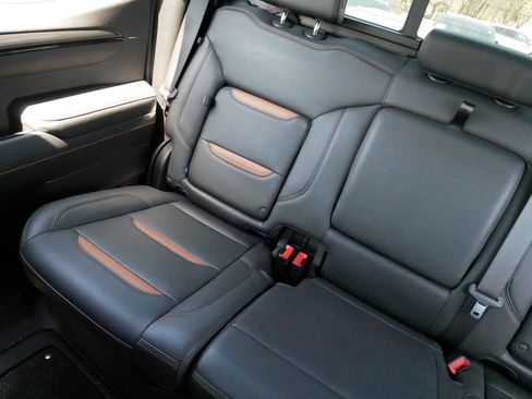 Used 2023 GMC Sierra 1500 AT4 w/ AT4 Premium Package AWD/4WD image 12