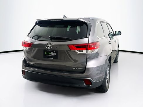 Used 2019 Toyota Highlander XLE image 9