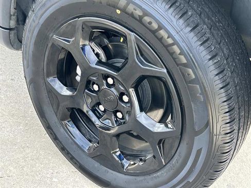 Used 2023 Jeep Compass Trailhawk image 12