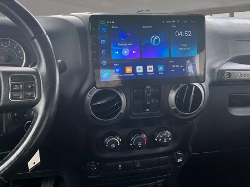 Used 2017 Jeep Wrangler Unlimited Sport w/ Quick Order Package 23S AWD/4WD image 6