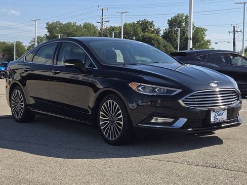 Used 2017 Ford Fusion SE w/ Fusion SE Technology Package FWD image 3