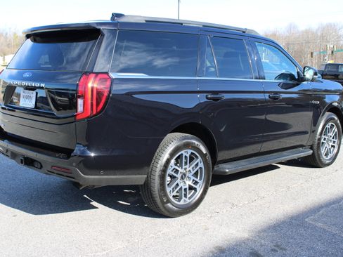 Used 2025 Ford Expedition Active image 6