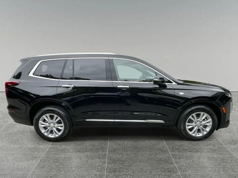 New 2025 Cadillac XT6 Luxury image 6