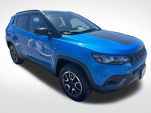 Used 2025 Jeep Compass Trailhawk AWD/4WD image 8