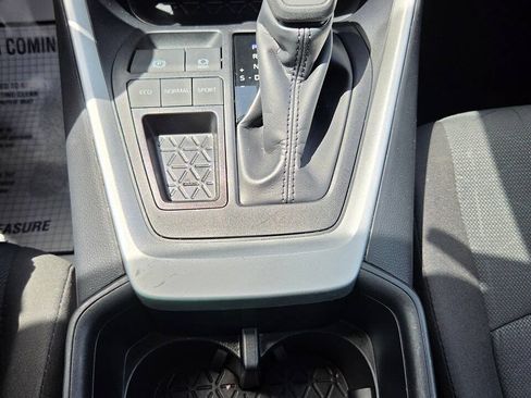 Used 2025 Toyota RAV4 XLE FWD image 16