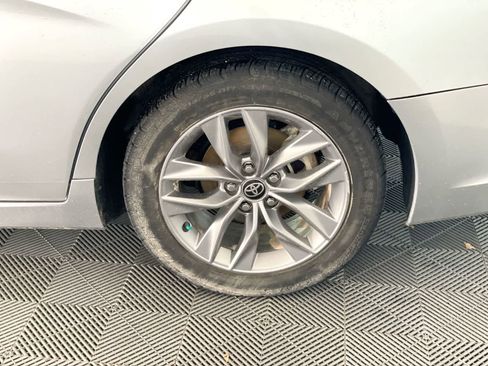 Used 2022 Toyota Avalon XLE FWD image 24