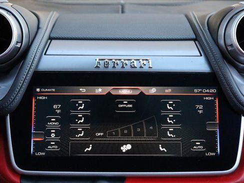 Used 2017 Ferrari GTC4Lusso AWD/4WD image 40