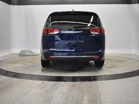 Used 2017 Chrysler Pacifica Limited image 7