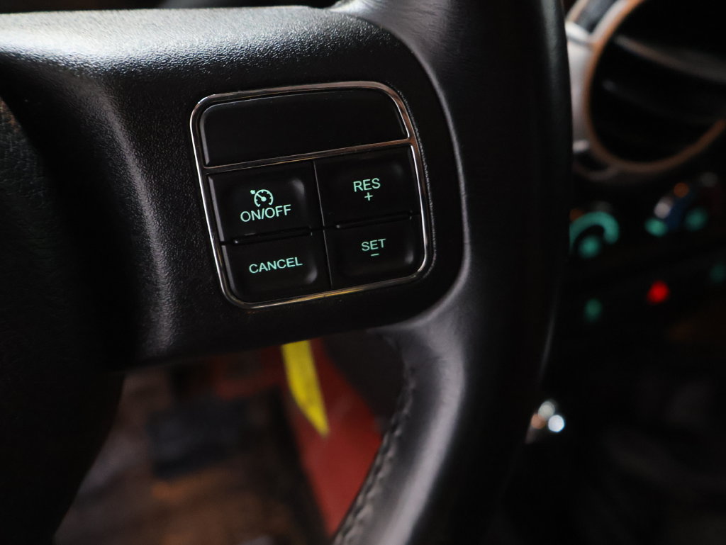 Used 2018 Jeep Wrangler Unlimited Sahara w/ Connectivity Group AWD/4WD image 20