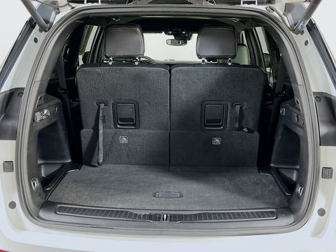 Used 2023 Jeep Grand Cherokee L Laredo image 10