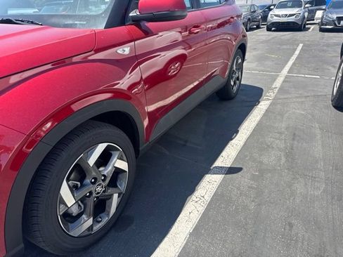 Used 2025 Hyundai Venue SEL FWD image 2