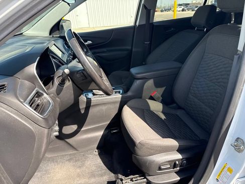 Used 2020 Chevrolet Equinox LT w/ Driver Convenience Package AWD/4WD image 13
