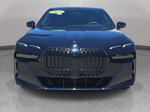Used 2025 BMW i7 eDrive50 w/ M Sport Package RWD image 3