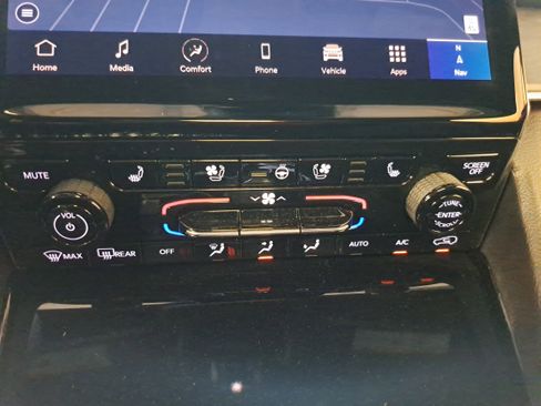 Used 2024 Jeep Grand Cherokee L Overland w/ Trailer Tow Package image 23