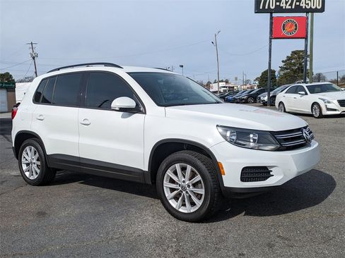 Used 2017 Volkswagen Tiguan Limited w/ Premium Package image 3