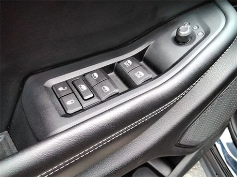 Used 2023 Jeep Grand Cherokee L Limited w/ Luxury Tech Group II image 33