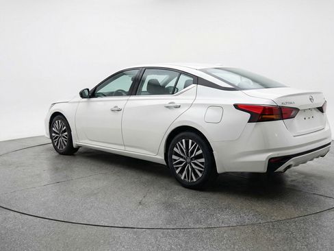 Used 2025 Nissan Altima 2.5 SV FWD image 6