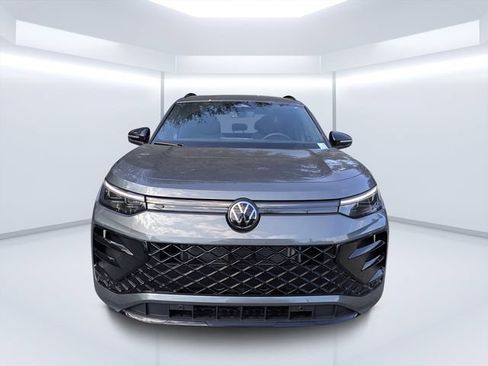 New 2026 Volkswagen Tiguan SE R-Line FWD image 8
